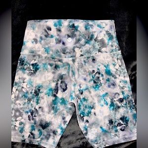 Lulu lemon train high rise shorts, size 6.